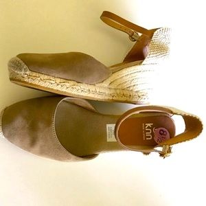 KNN size 8.5 LEATHER Wedge Sandals COMFY Gorgeous LIKE NEW
